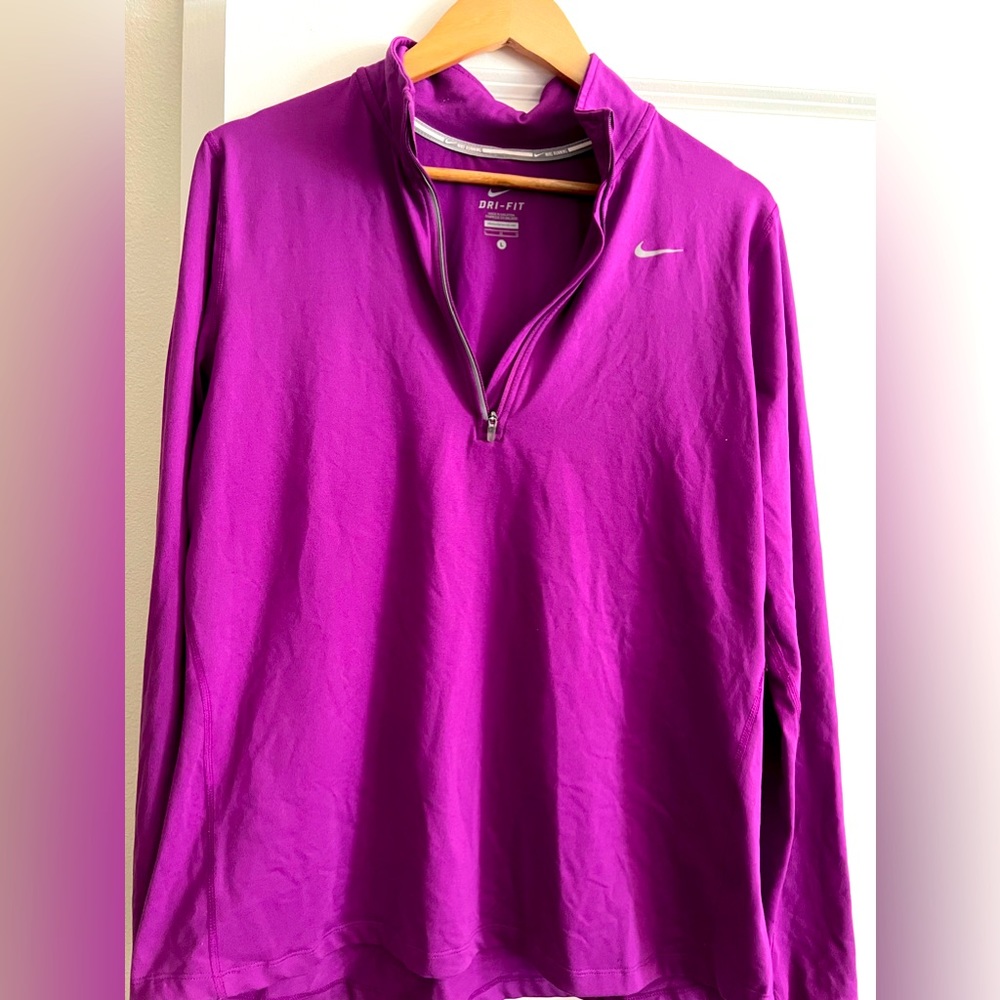Nike dry fit pull over born only once
